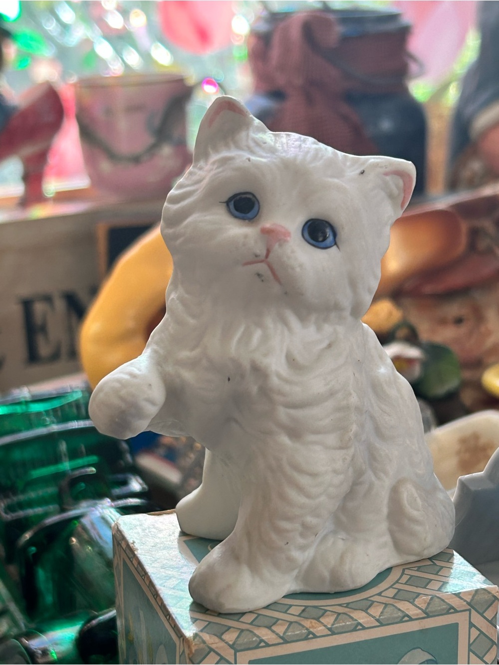 Homco Porcelain Vintage White Persian Cat Ceramic Figurine 1970s kitty cat decor